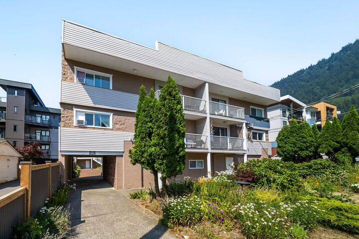Property Photo: 450 Esplanade Avenue 20 BC V0M 1K0