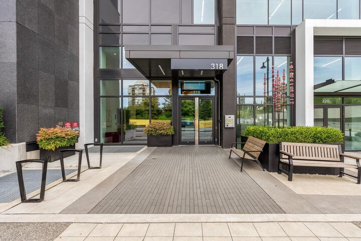 Property Photo: 318 Alderson Avenue 2206 BC V3K 0J1