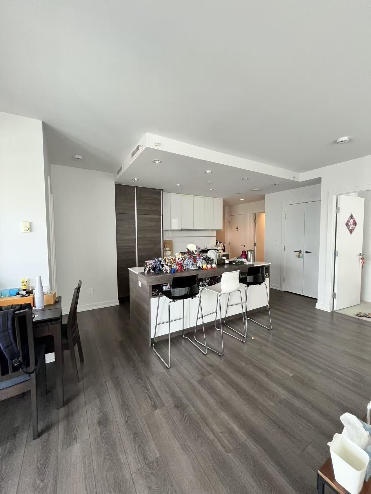 Property Photo:  4688 Kingsway  BC V5H 4L9 