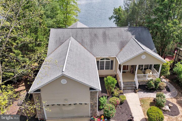 Property Photo: 626 Cornwallis Avenue VA 22508