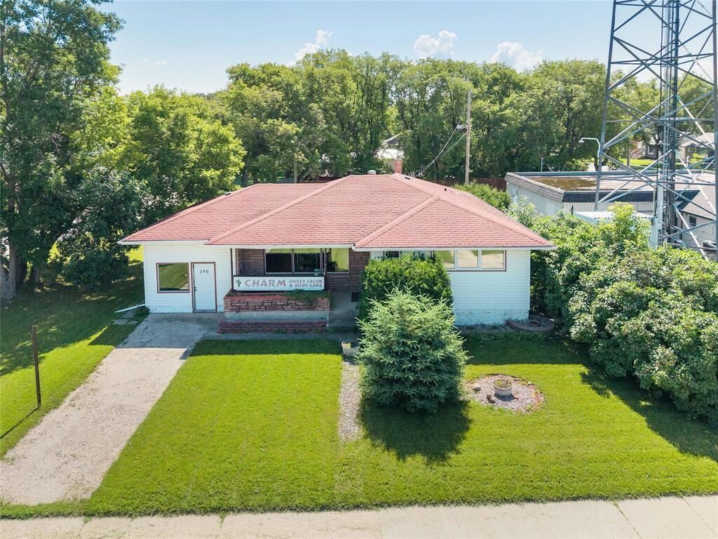 Property Photo:  190 Main Street  MB R1A 1R6 