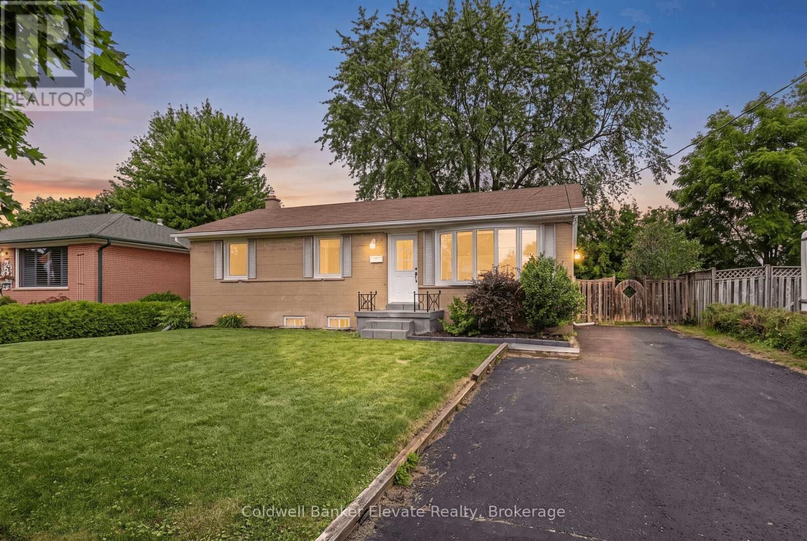 Property Photo:  39 McGilvray Crescent  ON L7G 1L7 