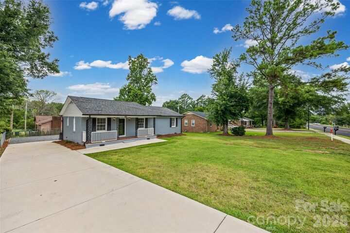 Property Photo: 462 S Heckle Boulevard SC 29730