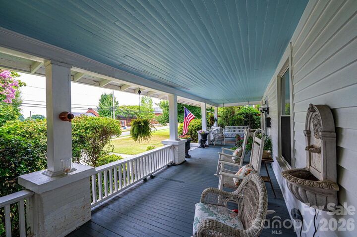 Property Photo: 720 N Main Avenue NC 28658
