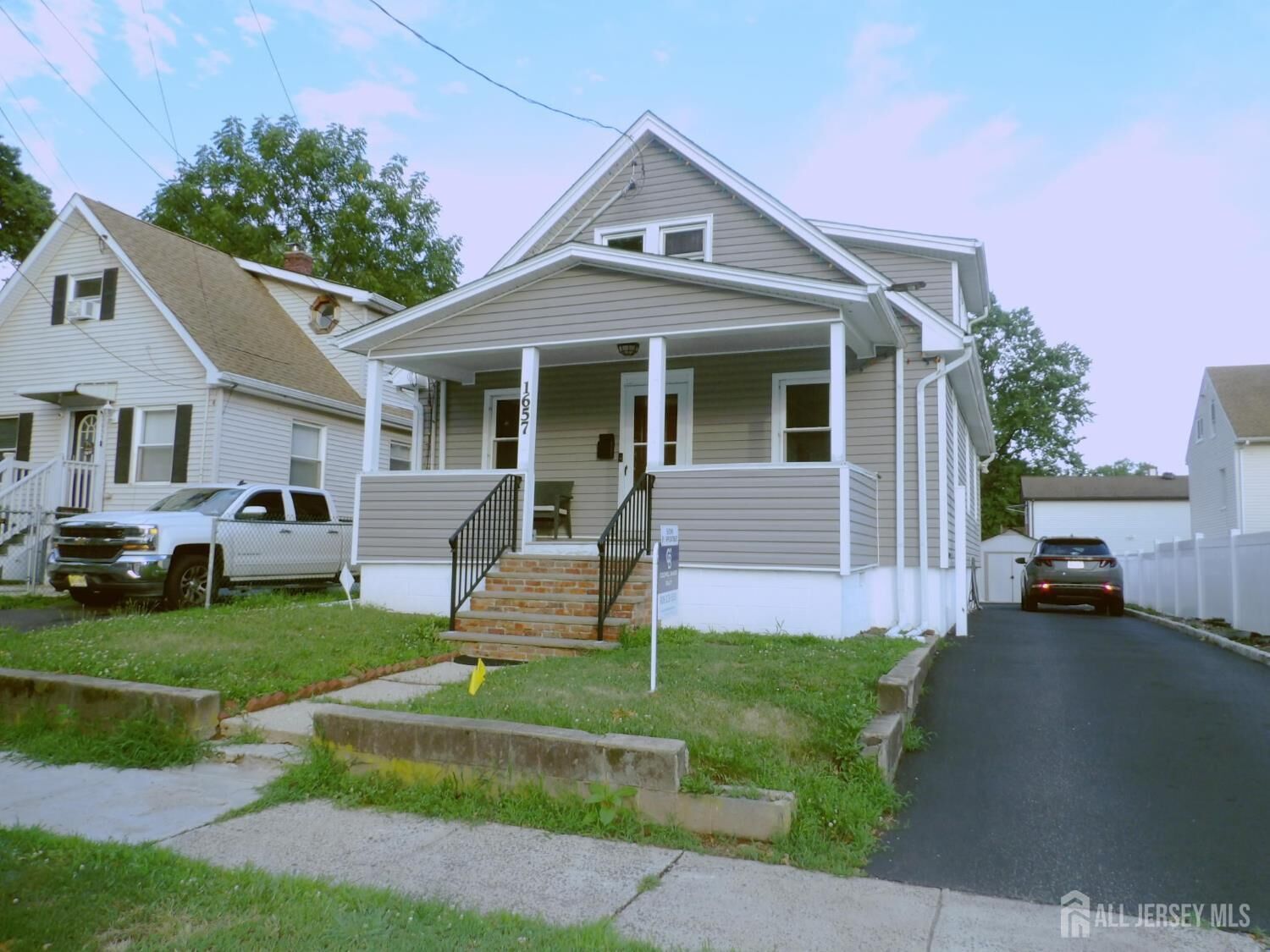 Property Photo:  1657 W 3rd Street   09954 