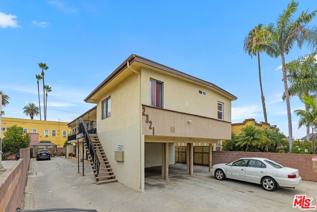 Property Photo:  2321 3rd Ave  CA 90018 