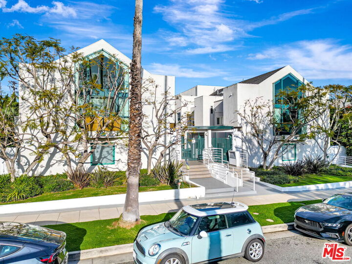 Property Photo:  807 21st St  CA 90403 