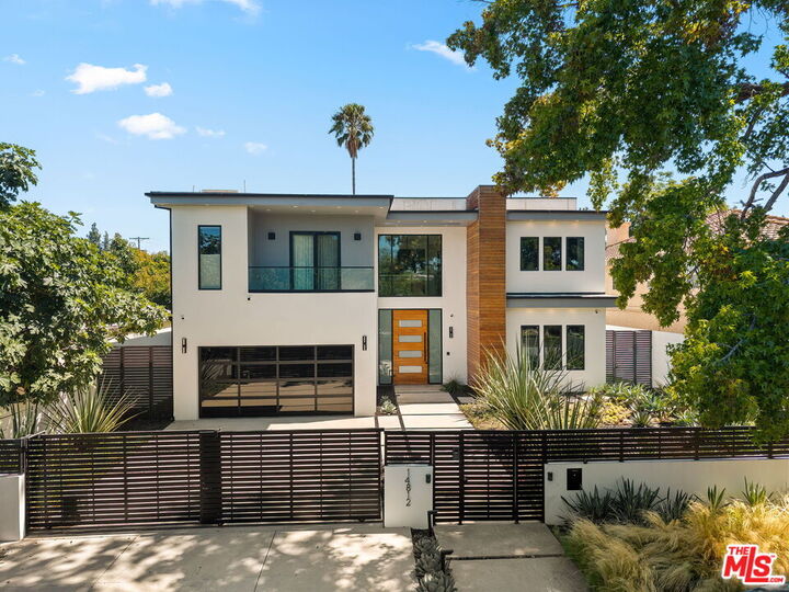 Property Photo: 14812 Morrison St CA 91403