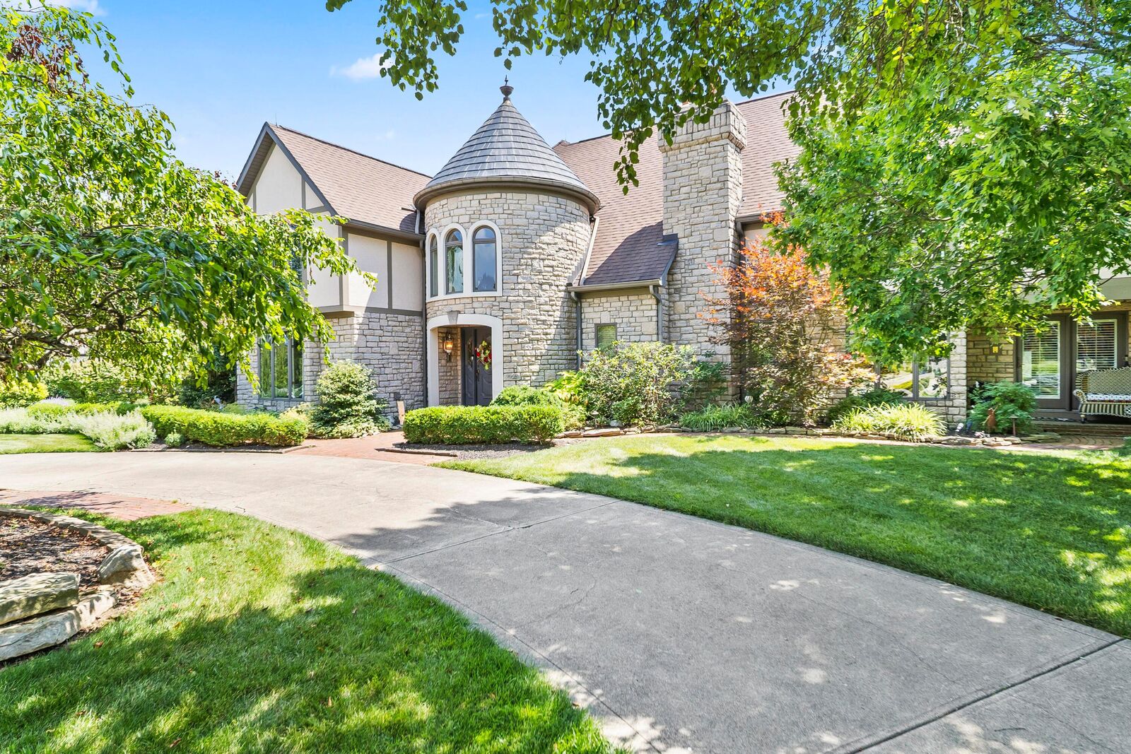 Property Photo:  1745 White Oak Drive  OH 43015 