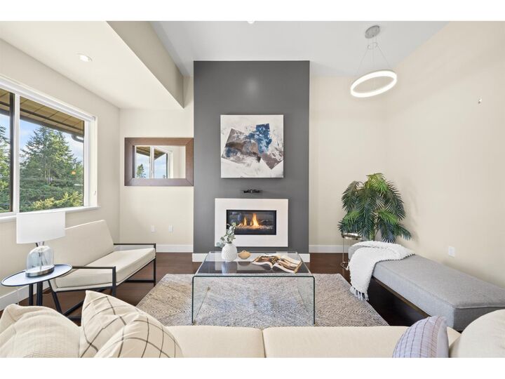 Property Photo:  13585 16 Avenue 209  BC V4A 1P6 