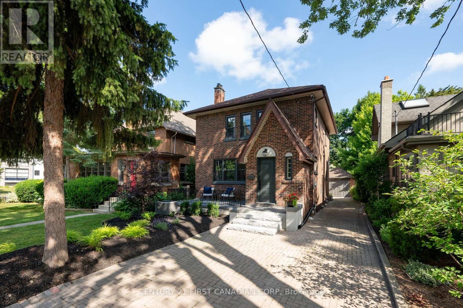 Property Photo: 398 Victoria Street ON N5Y 4A9