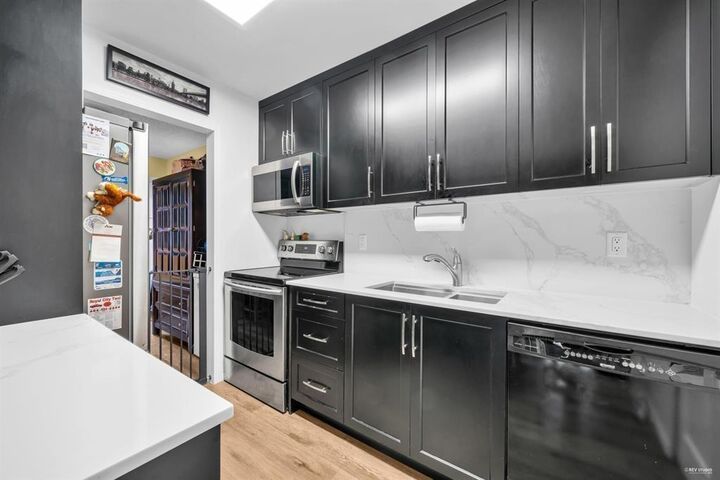 Property Photo: 10620 150 Street 1202 BC V3R 7S1
