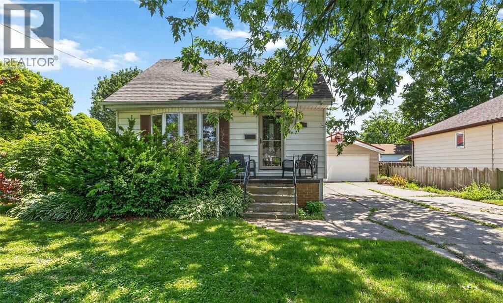 Property Photo:  582 Superior Street  ON N7T 7E6 