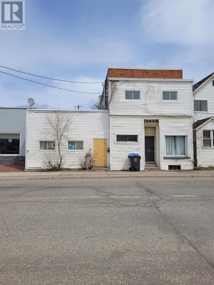 90-92 Wellington St W — photo 1
