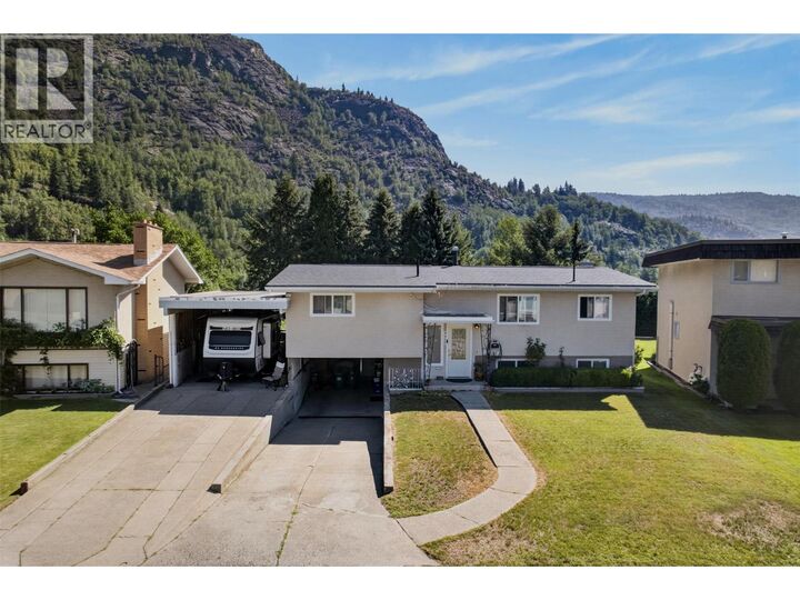 3955 Woodland Drive — photo 1