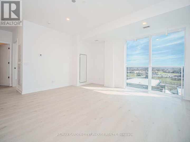 Property Photo: 57 Carlisle Street 911 ON L2R 7N6