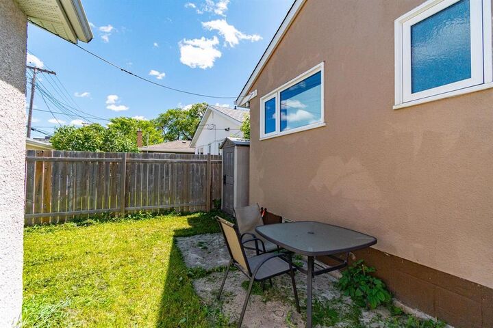 Property Photo:  65 Teakwood Avenue  MB R2V 2M7 