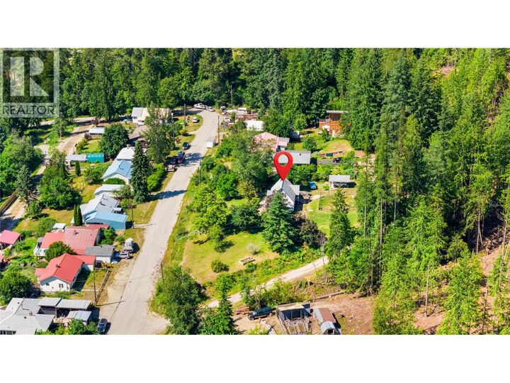 Photo de la propriété:  1618 Russel Avenue  BC V0B 2B0 