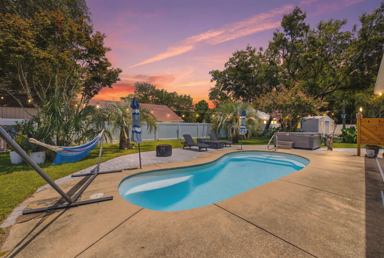 Property Photo:  6890 Gaspar Court  FL 32566 