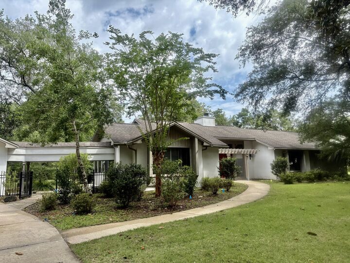 Property Photo: 103 E Capri Cove FL 32578