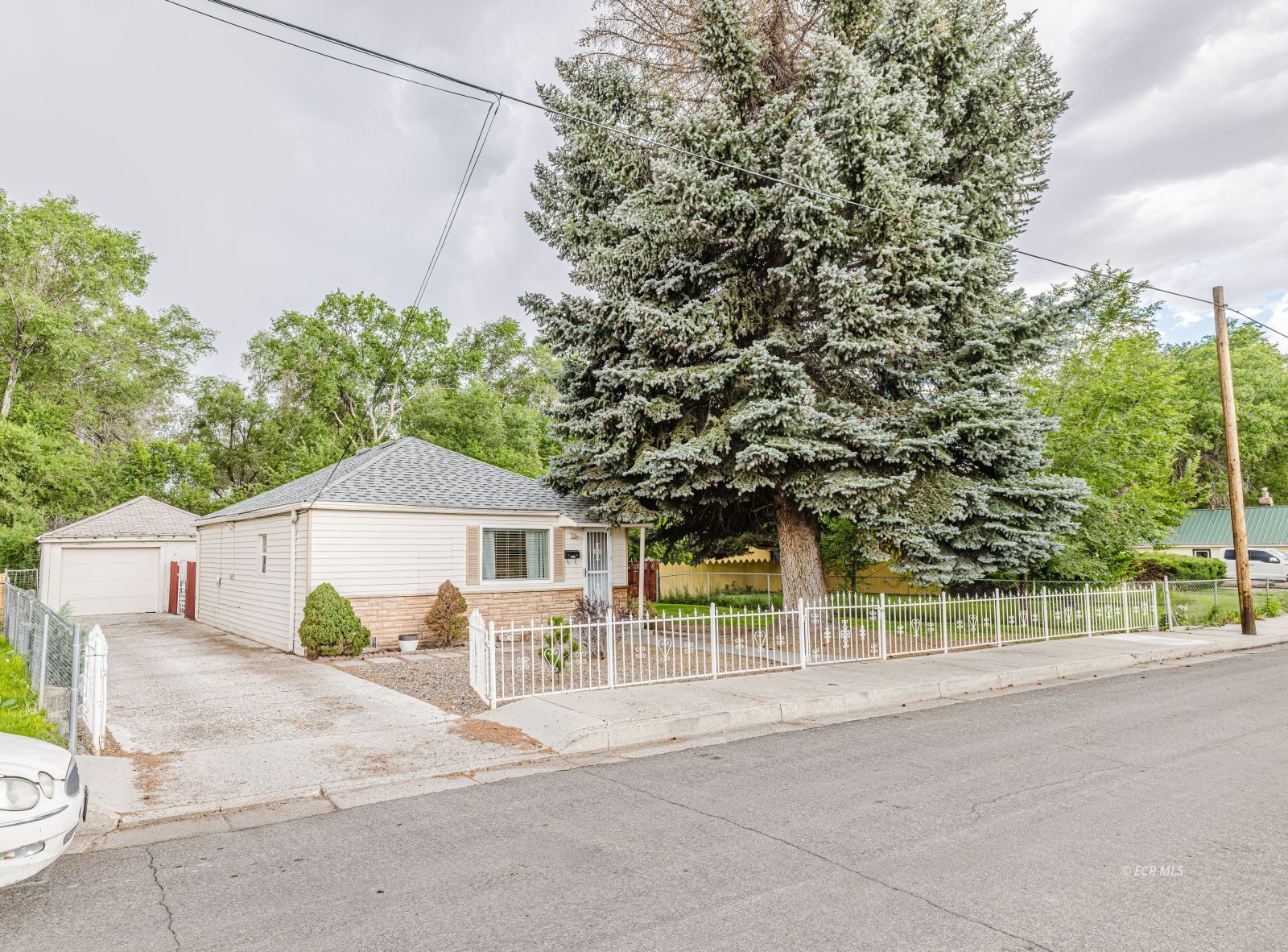 Property Photo: 844 Lincoln Avenue NV 89801