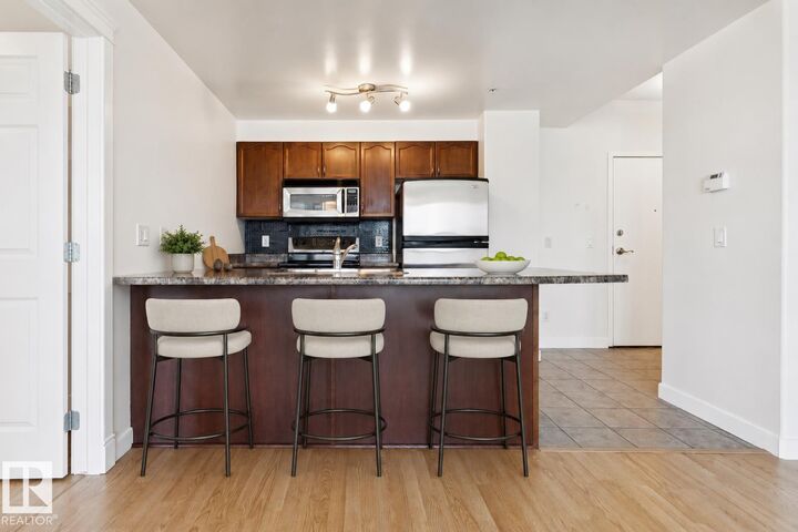 Property Photo:  9939 109 Street NW 806  AB T5K 1H6 
