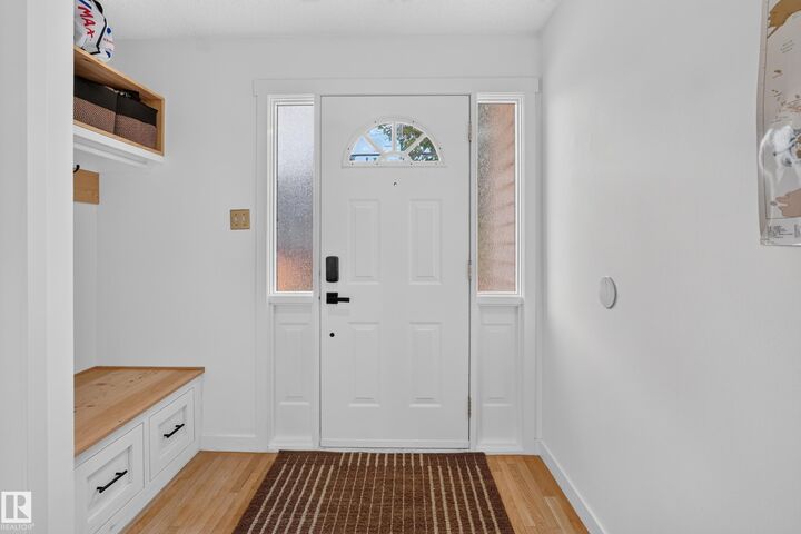 Property Photo:  6712 36A Avenue NW  AB T6K 1S3 