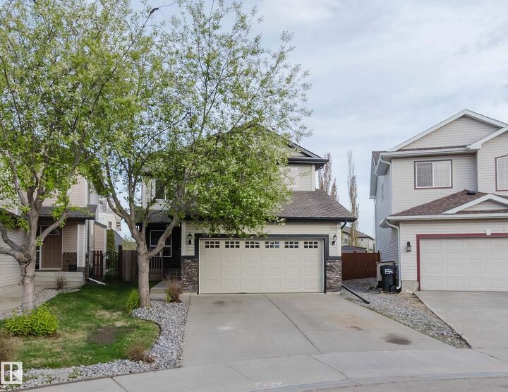 1227 115 Street SW — photo 1