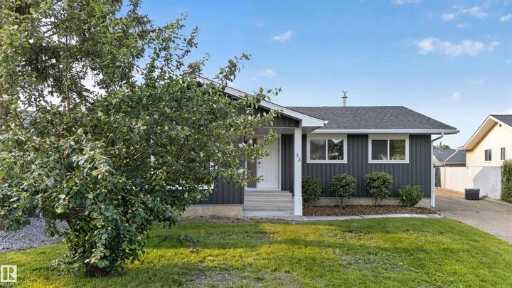 Property Photo: 33 Brookside Avenue AB T7X 1B6