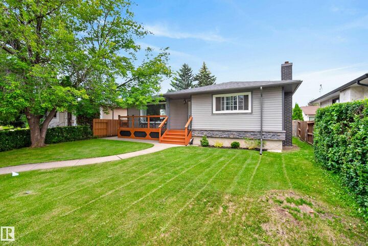Property Photo: 6216 93 Avenue NW AB T6B 0W5