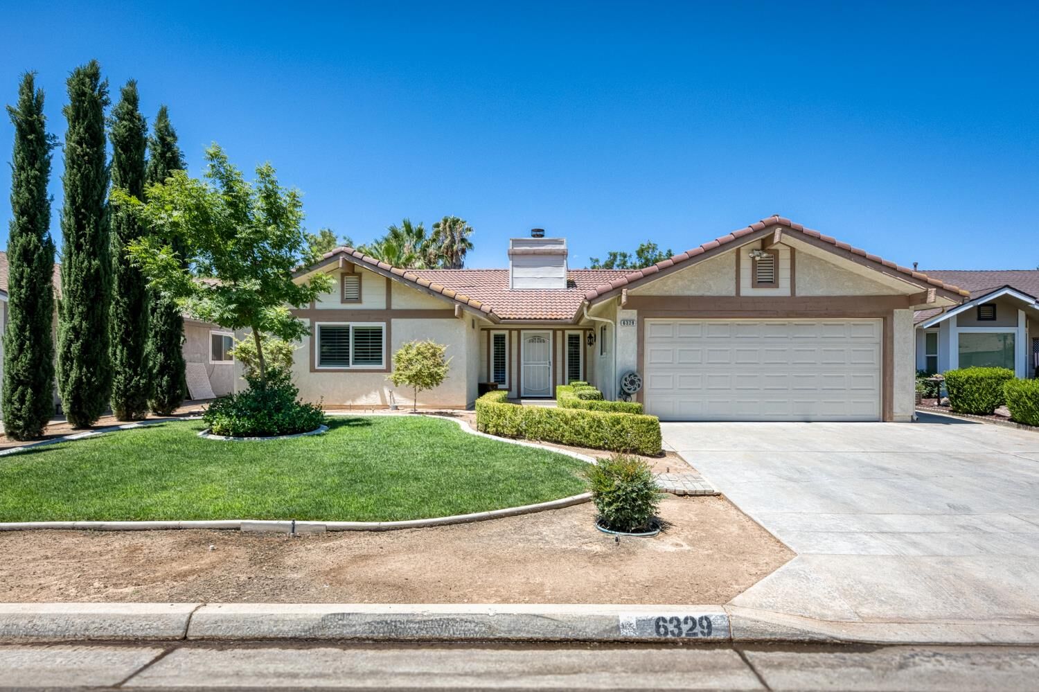 Property Photo: 6329 N Gilroy Avenue CA 93722