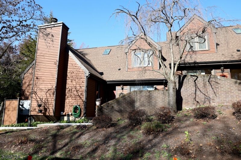 Property Photo:  45 Aspen Dr Ondo  NJ 07920 