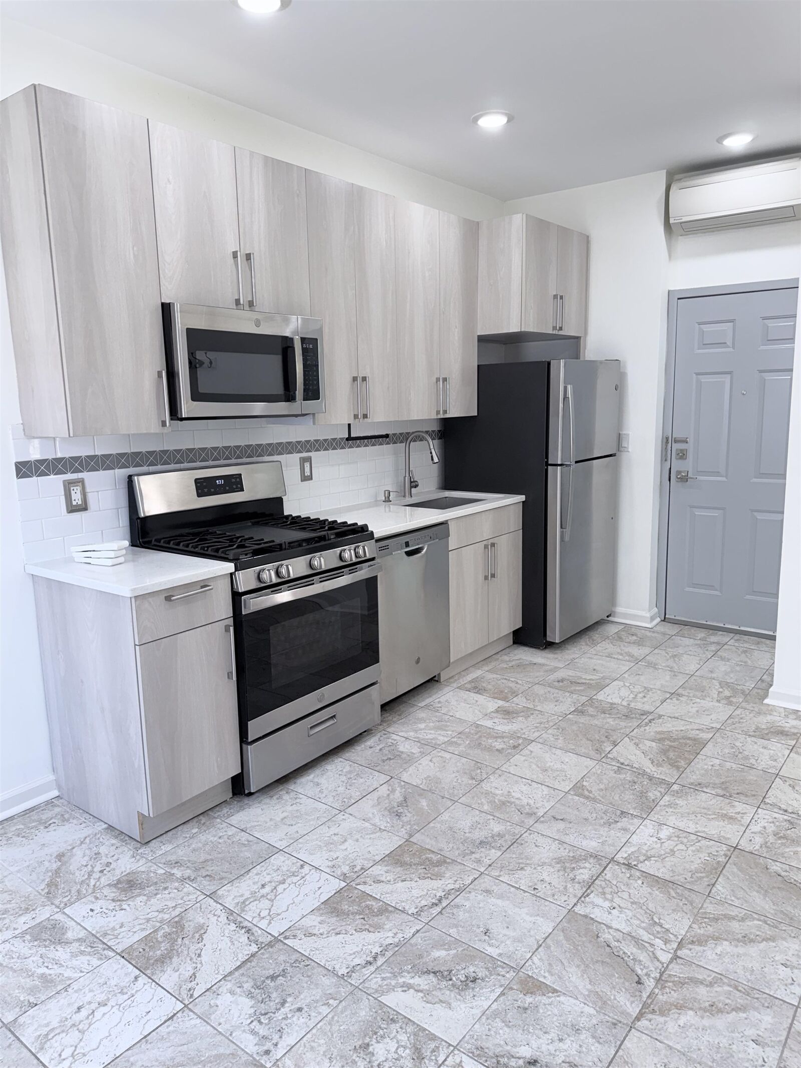 Property Photo:  1039 Summit Ave 3  NJ 07307 