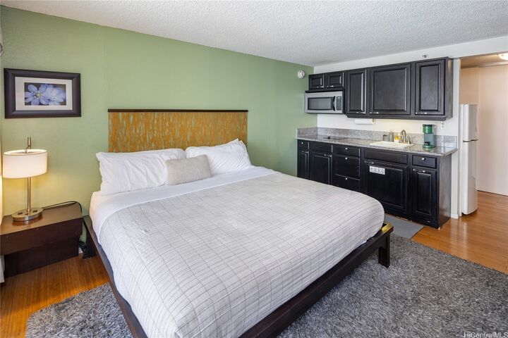 Property Photo:  445 Seaside Avenue 815  HI 96815 