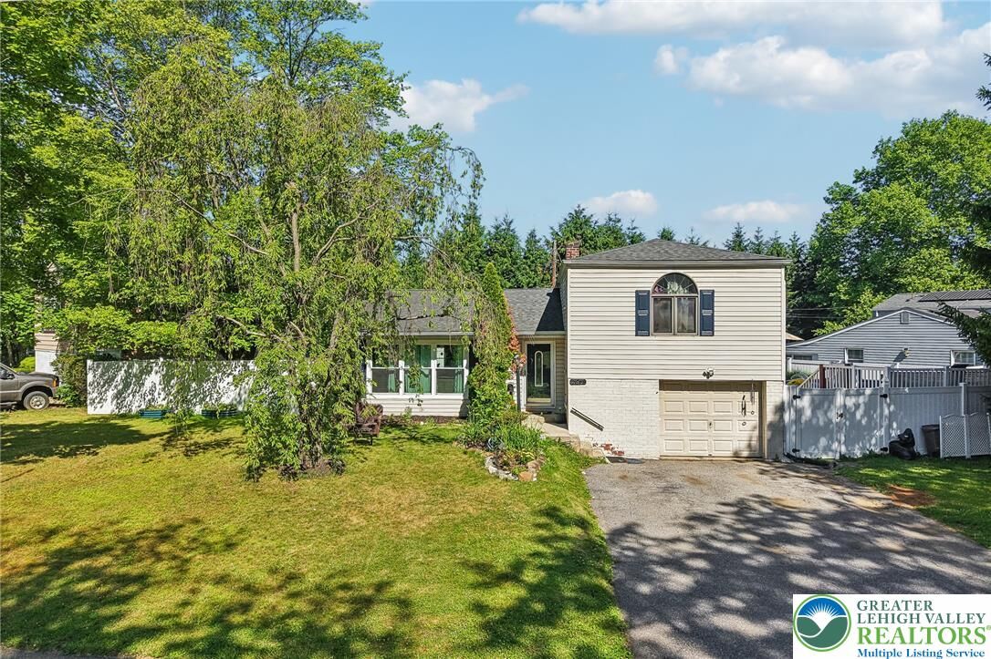 Property Photo:  2649 Nottingham Road  PA 18017 