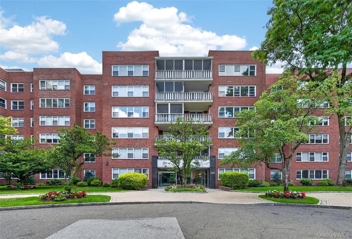 Property Photo:  240 Garth Road 4H2  NY 10583 