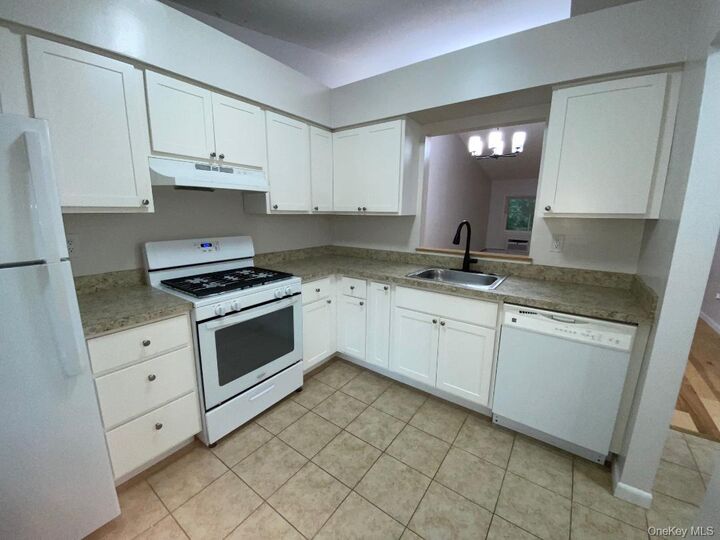 Property Photo: 85 N Middletown Road D2 NY 10954
