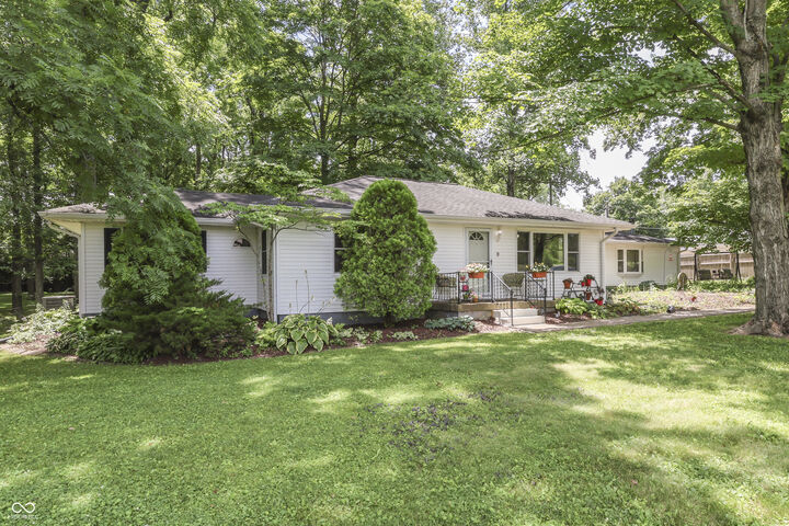 Property Photo: 5621 W Smokey Row Road W IN 46143