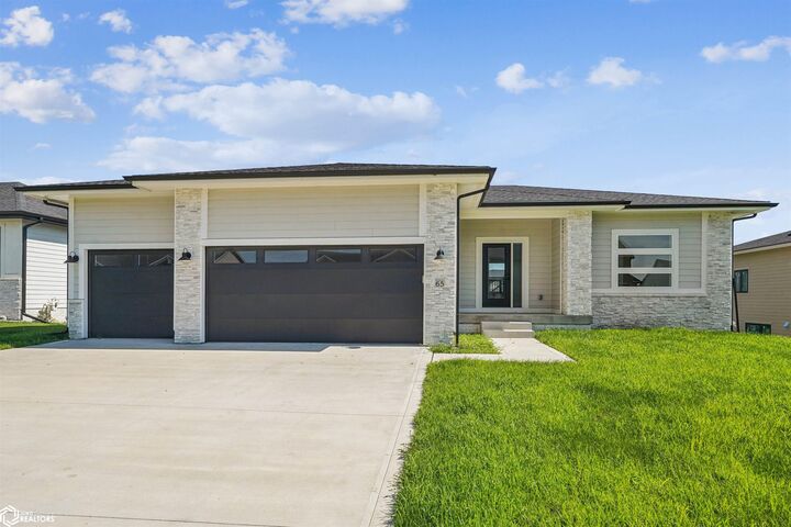 Property Photo:  65 NW Hidden Knoll  IA 50263 