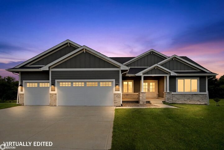 Property Photo: 475 SE Walnut Woods Drive IA 50265