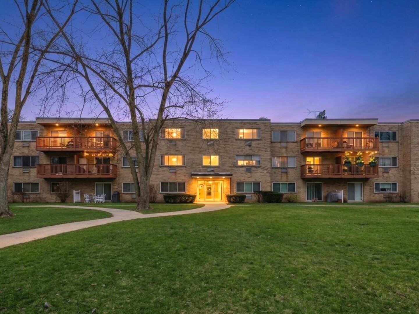 Property Photo: 700 W Dempster Street G1 IL 60056
