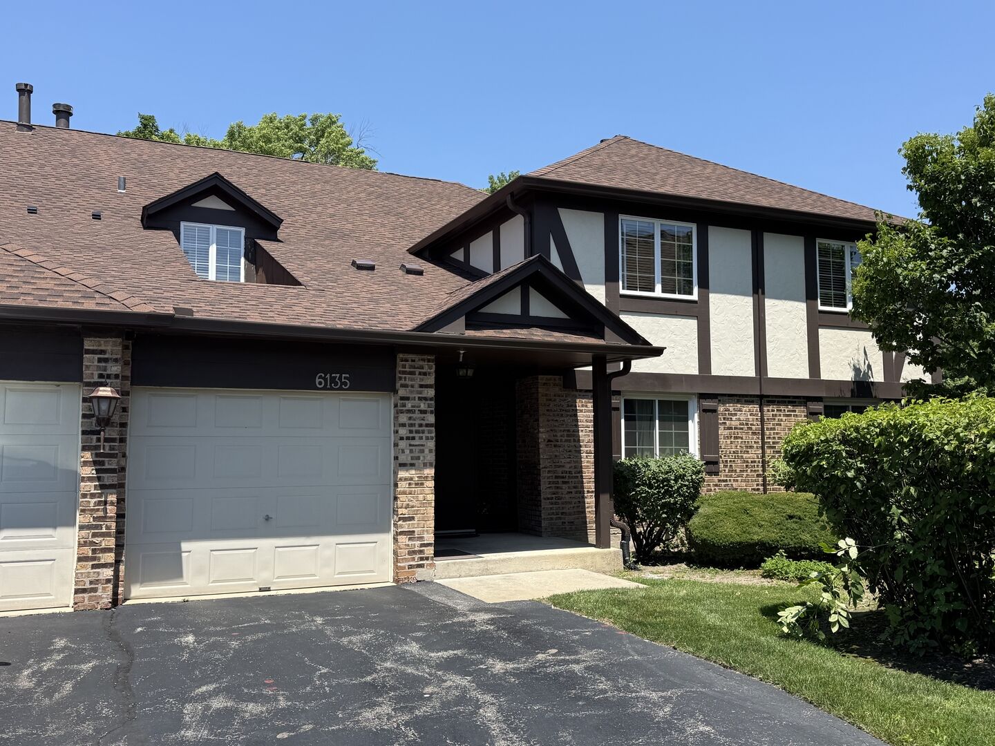 Property Photo:  6135 Essex Court D  IL 60527 