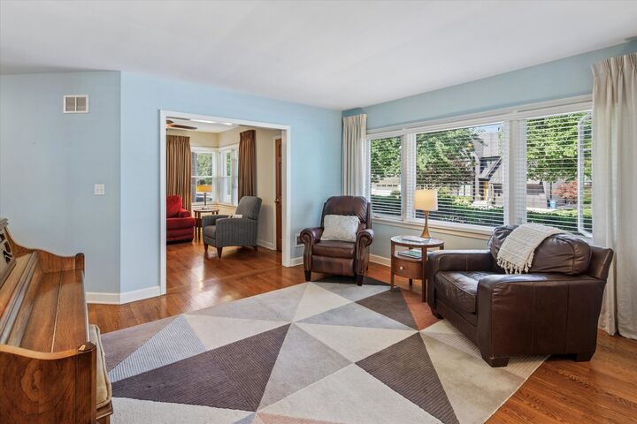 Property Photo: 605 S Fern Avenue IL 60126