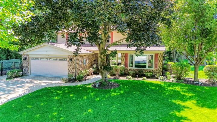 Property Photo:  1119 W White Oak Street  IL 60005 