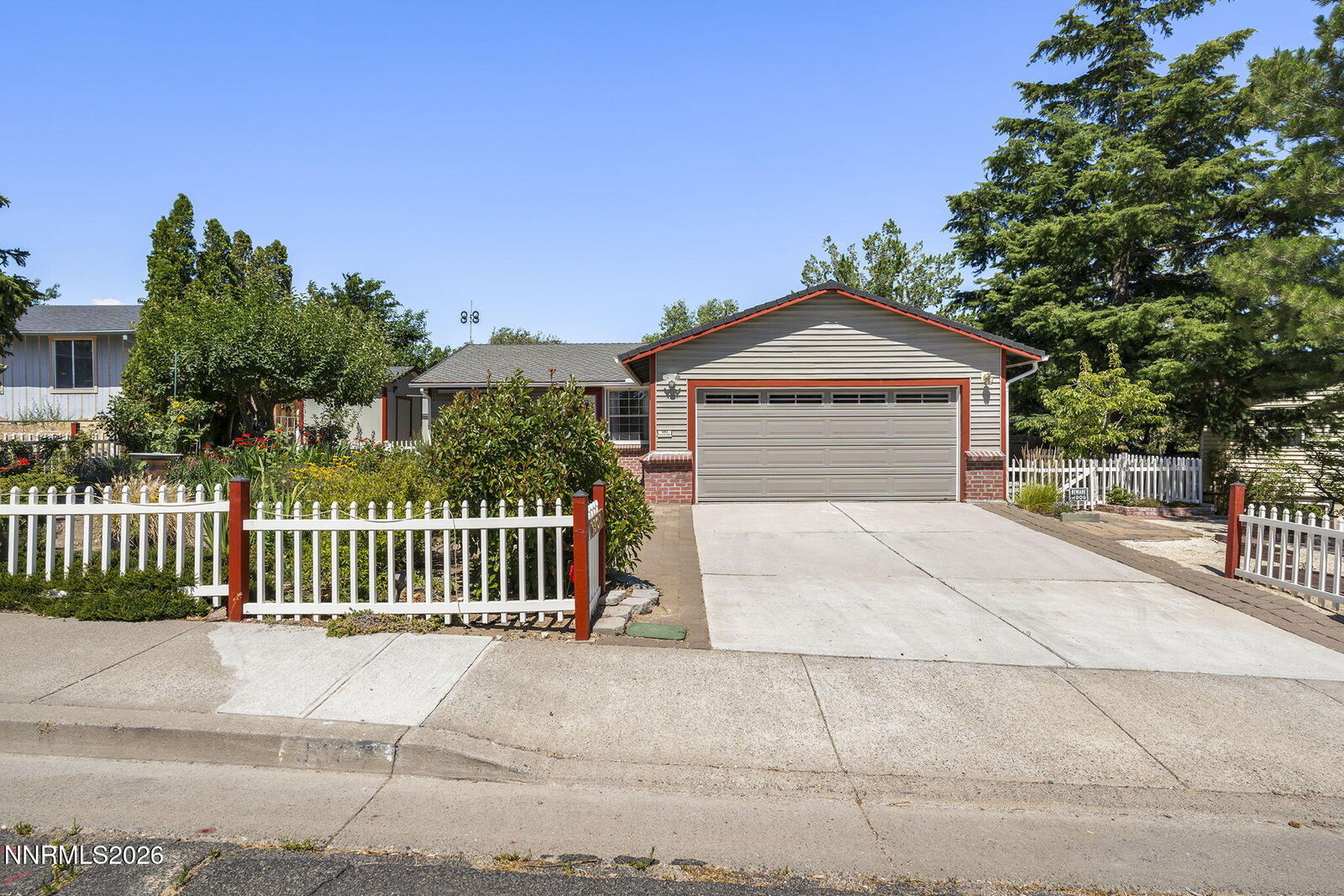 Property Photo: 3907 Buckingham Square NV 89503