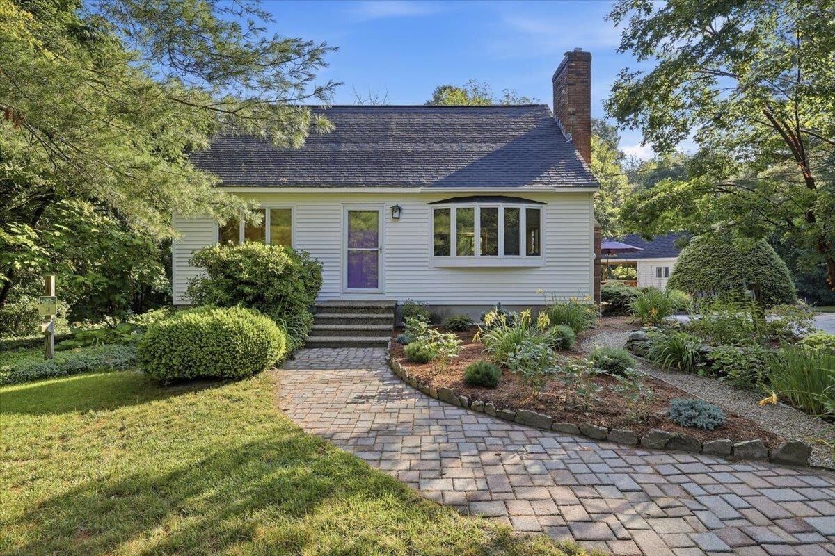 Property Photo: 16 Lakeview Way NH 03032