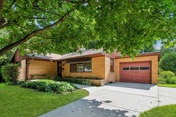 Property Photo:  619 Nevada Street  MN 55057 