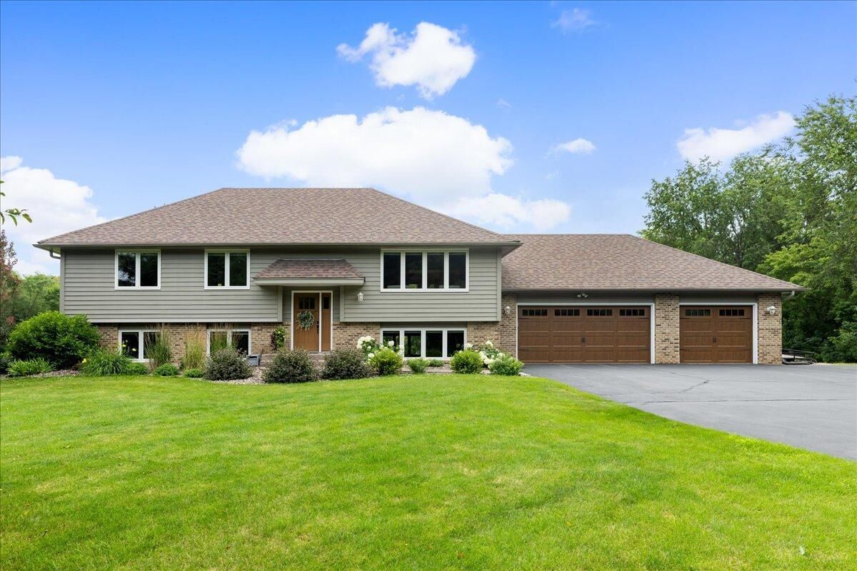 Property Photo:  16585 Pebblebrook Court  MN 55372 