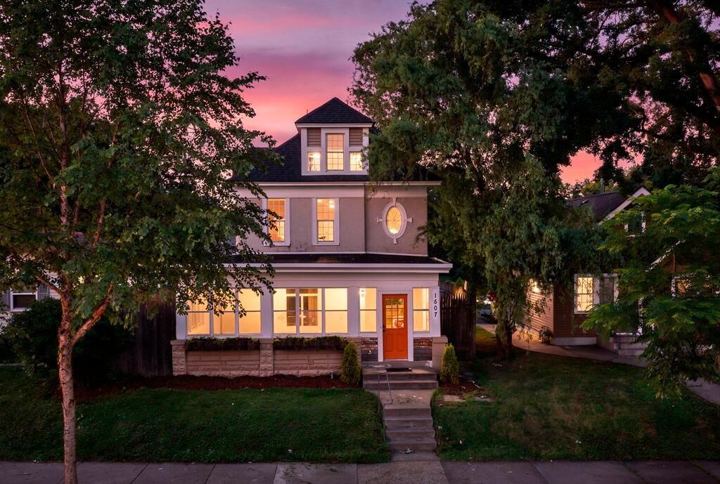 Property Photo: 1507 Girard Avenue N MN 55411
