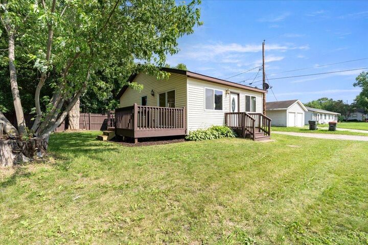 Property Photo:  711 SE 13th Street  MN 56401 